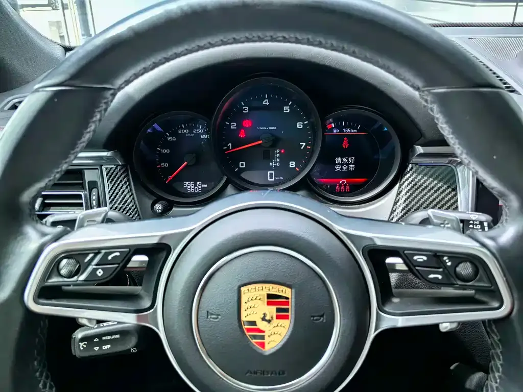 Porsche Macan — фото 10