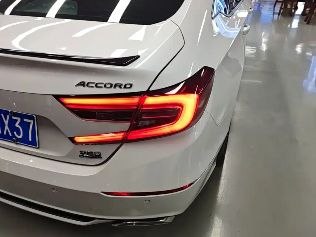 Honda Accord — фото 10