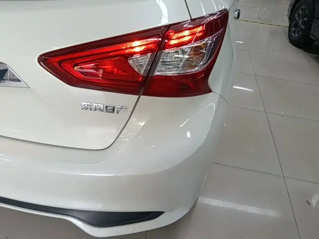 Nissan Tiida 2023 из CN, фото 3