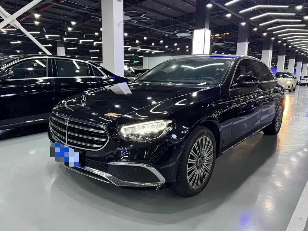 Mercedes-Benz E-Class — фото 1