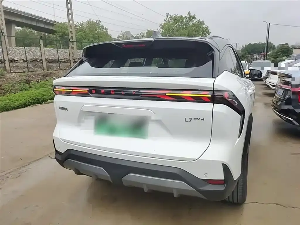 Geely Galaxy L7 — фото 10