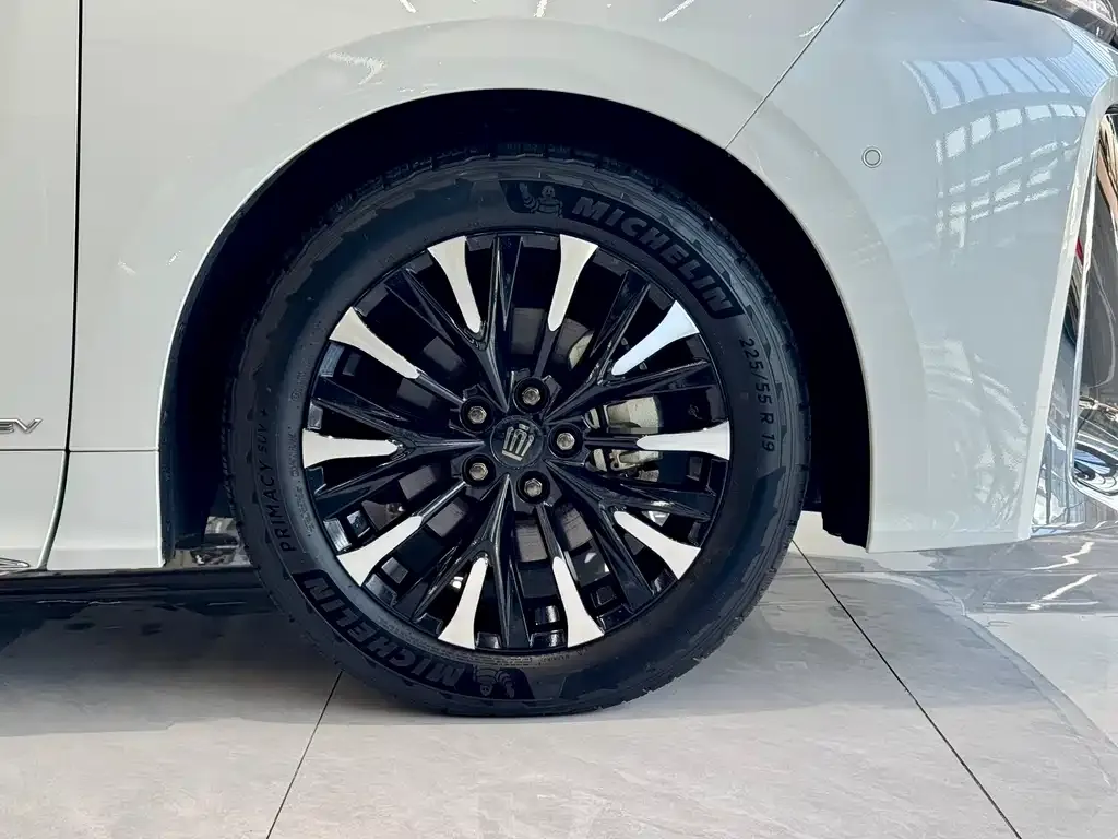 Toyota Vellfire — фото 2