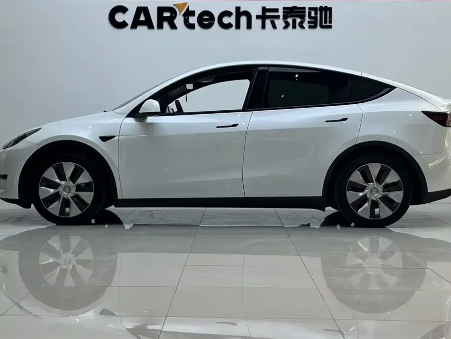 Tesla Model Y — фото 8