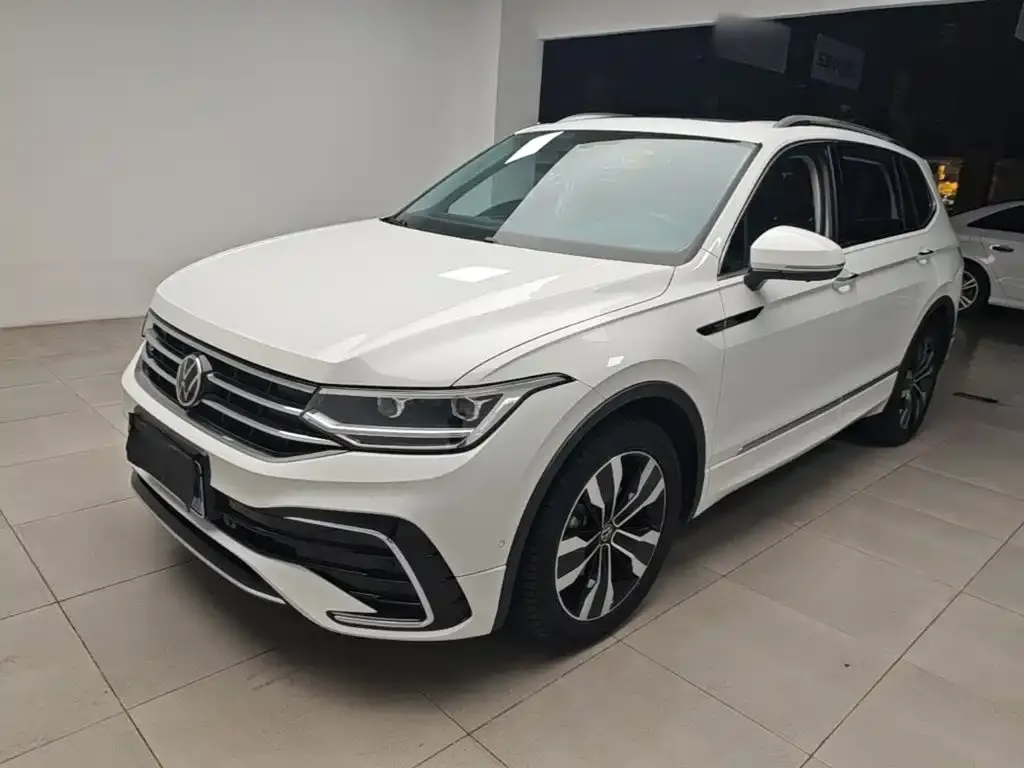 Volkswagen Tiguan L — фото 9