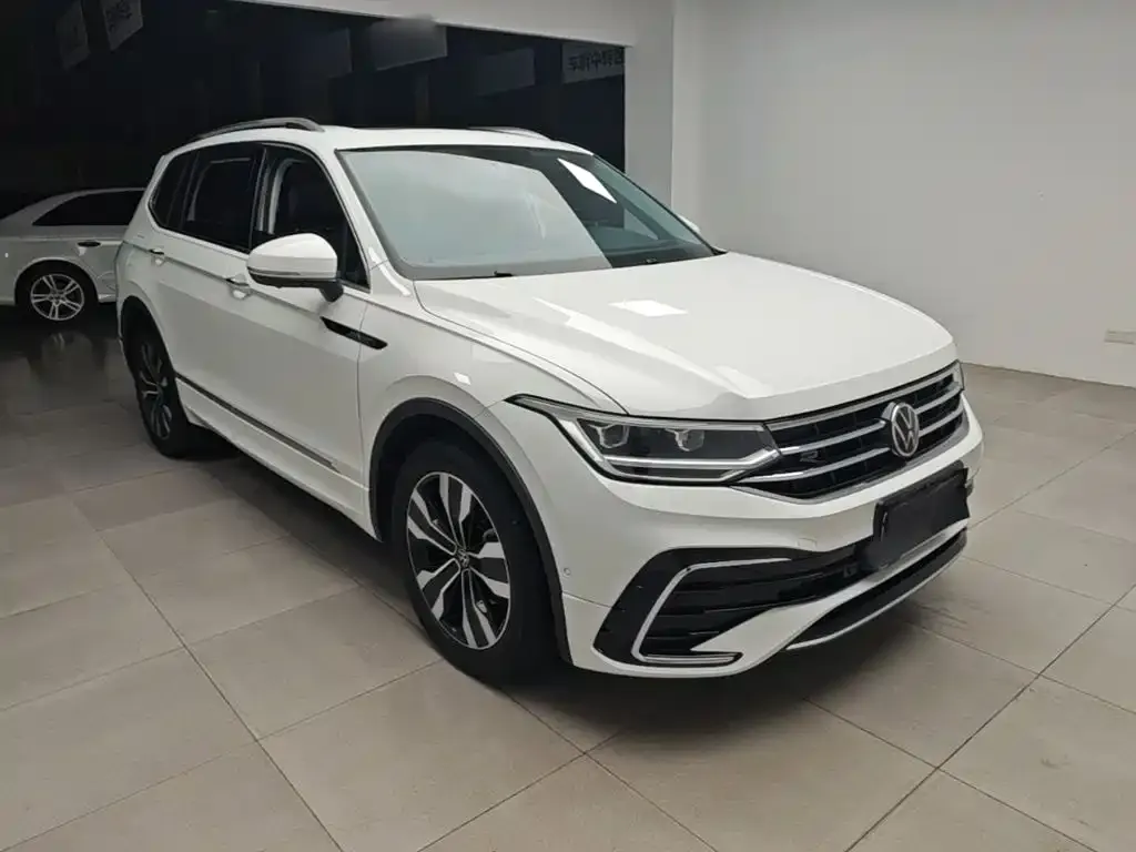 Volkswagen Tiguan L — фото 2