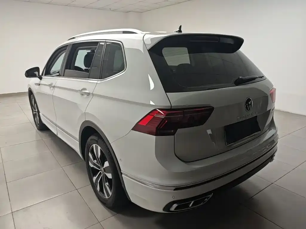 Volkswagen Tiguan L — фото 6