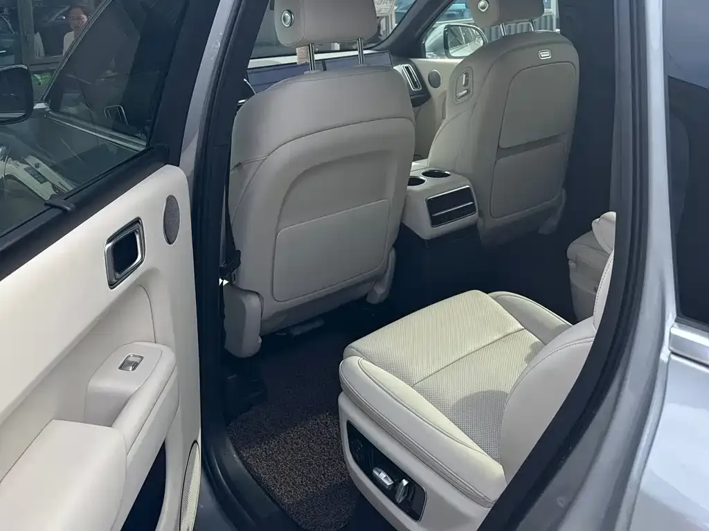 Li Auto L9 — фото 3