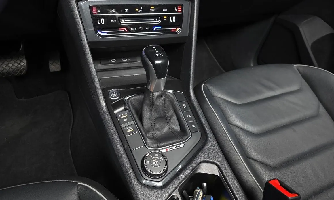 Volkswagen Tiguan — фото 8