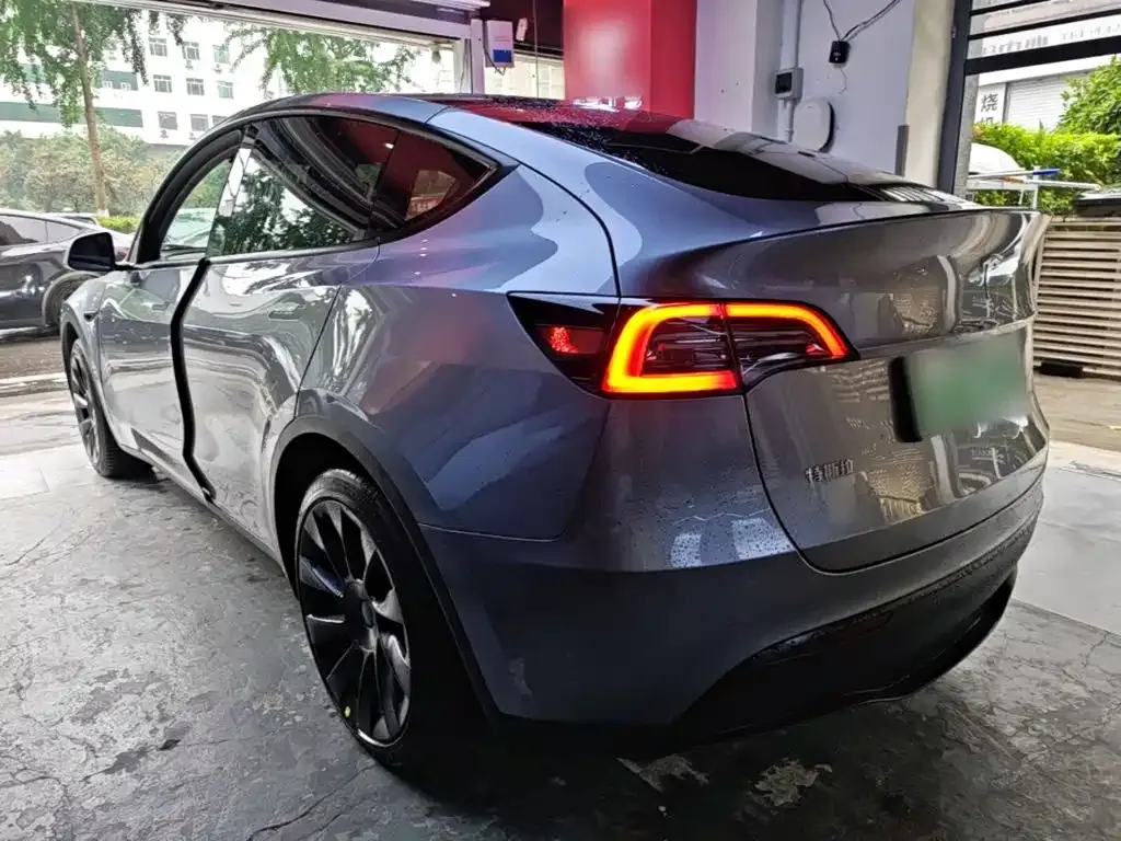 Tesla Model Y — фото 3