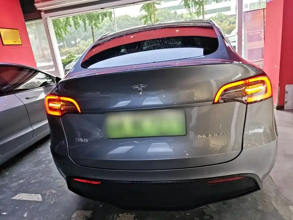 Tesla Model Y — фото 4