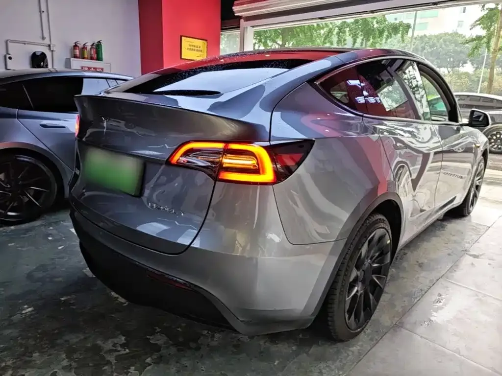 Tesla Model Y — фото 8