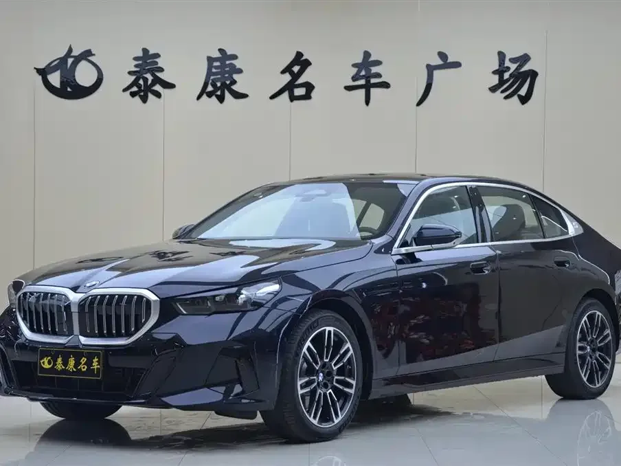 BMW 5 Series — фото 1