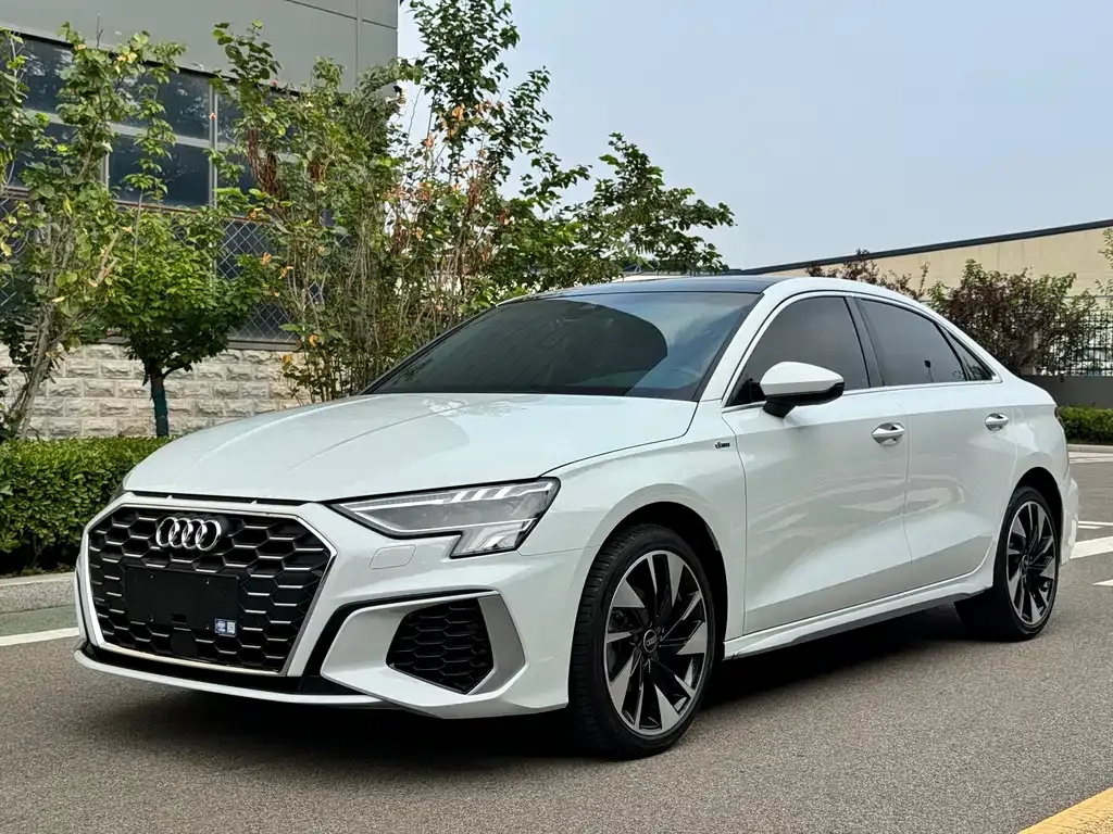 Audi A3 — фото 1