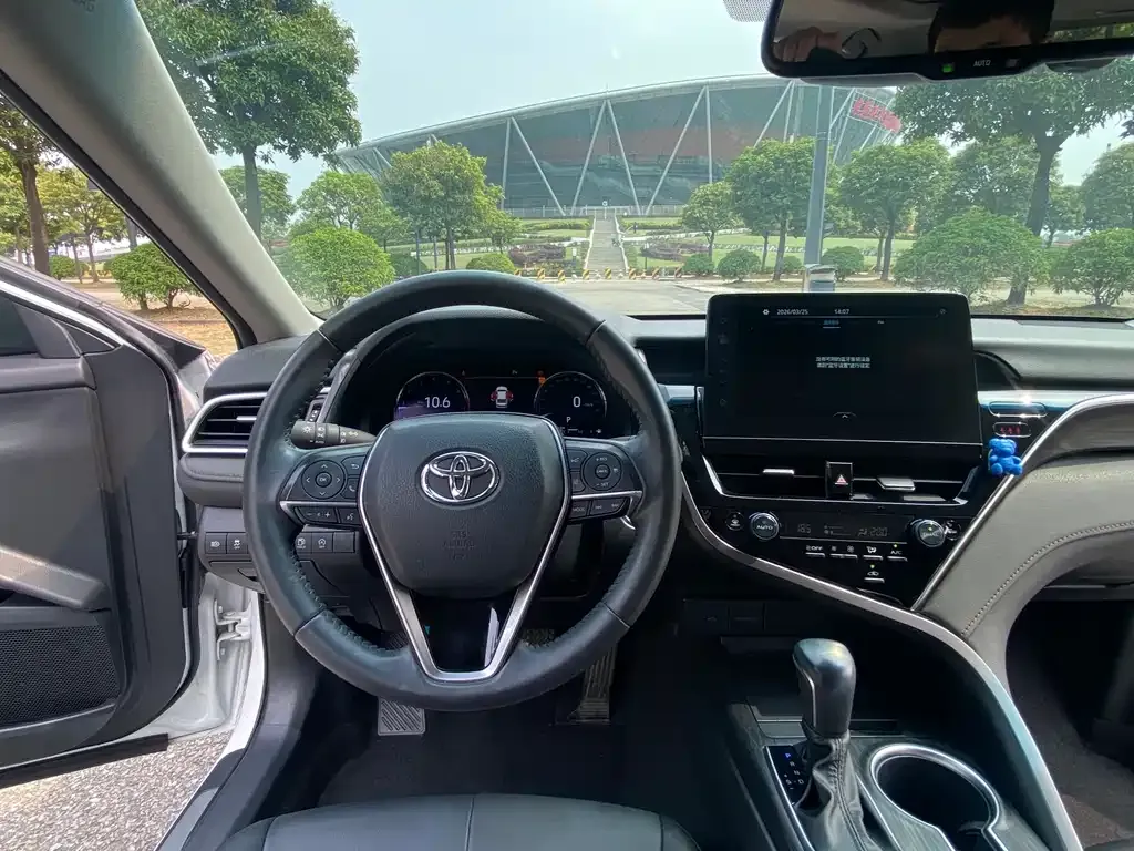 Toyota Camry — фото 5