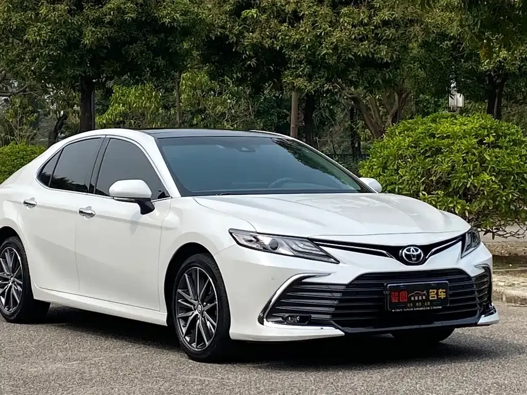 Toyota Camry — фото 9