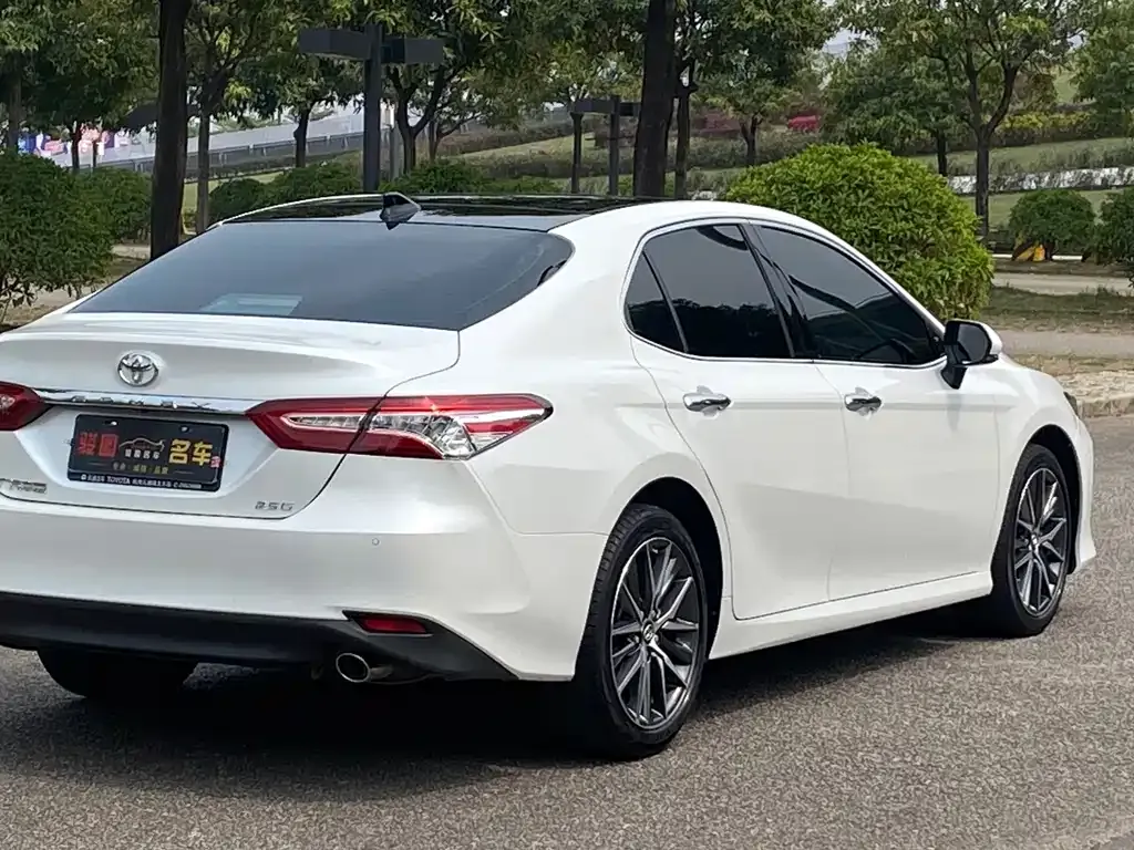 Toyota Camry — фото 6