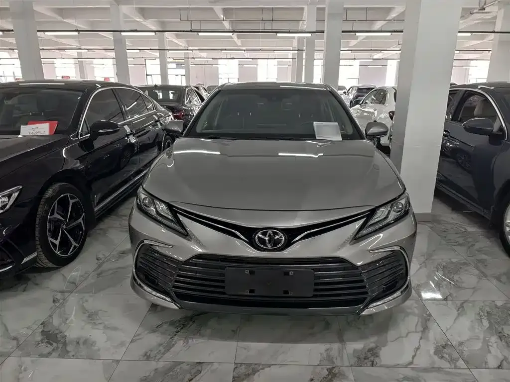 Toyota Camry — фото 10