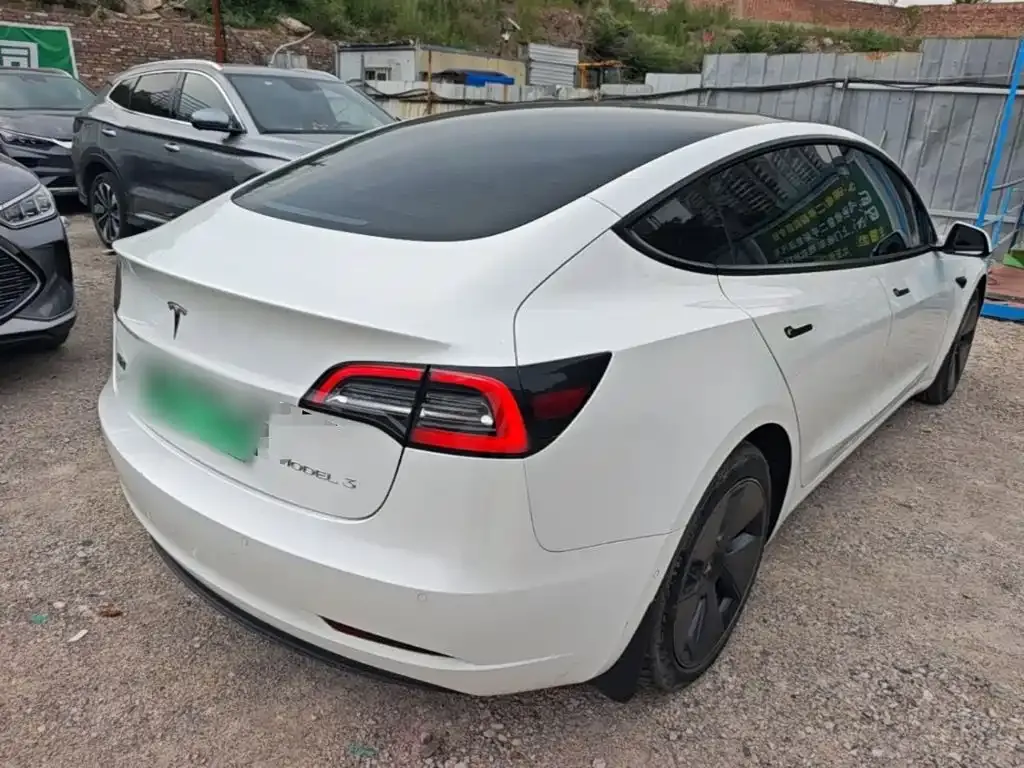 Tesla Model 3 — фото 9
