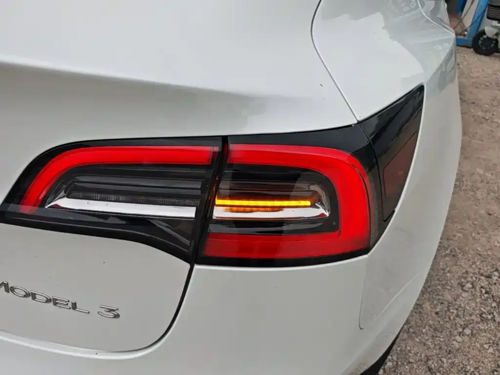Tesla Model 3 — фото 2