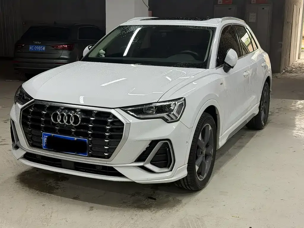 Audi Q3 — фото 1
