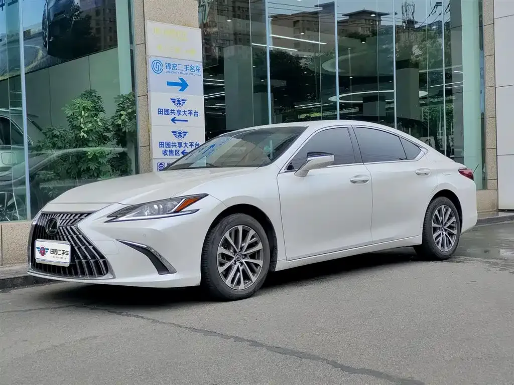 Lexus ES — фото 1