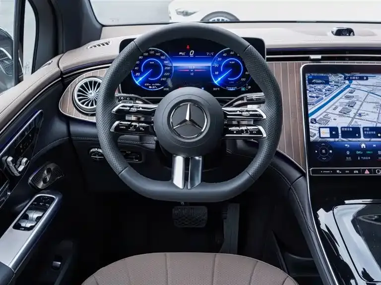 Mercedes-Benz EQE SUV — фото 3