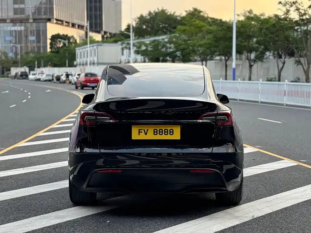 Tesla Model Y — фото 9