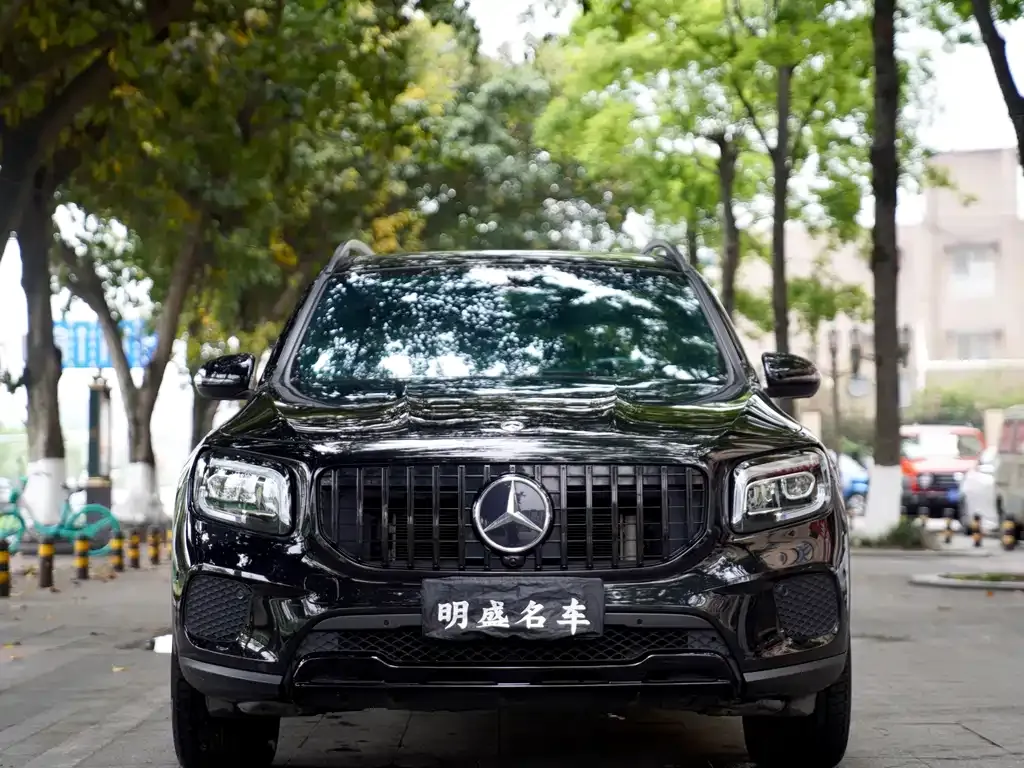 Mercedes-Benz GLB — фото 1