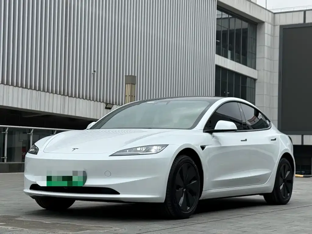 Tesla Model 3 — фото 1