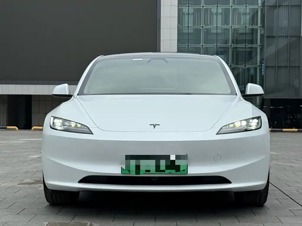 Tesla Model 3 — фото 3