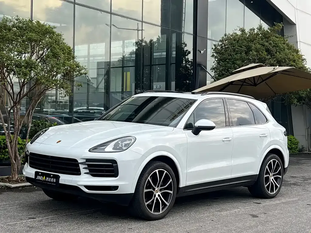 Porsche Cayenne — фото 1