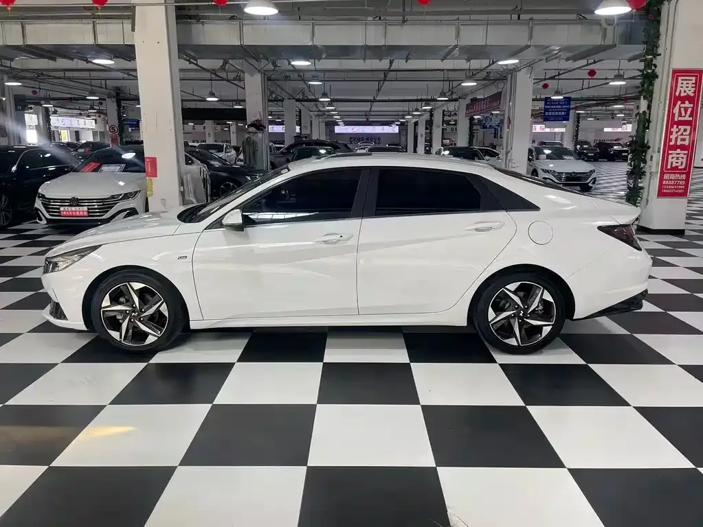 Hyundai Elantra — фото 4
