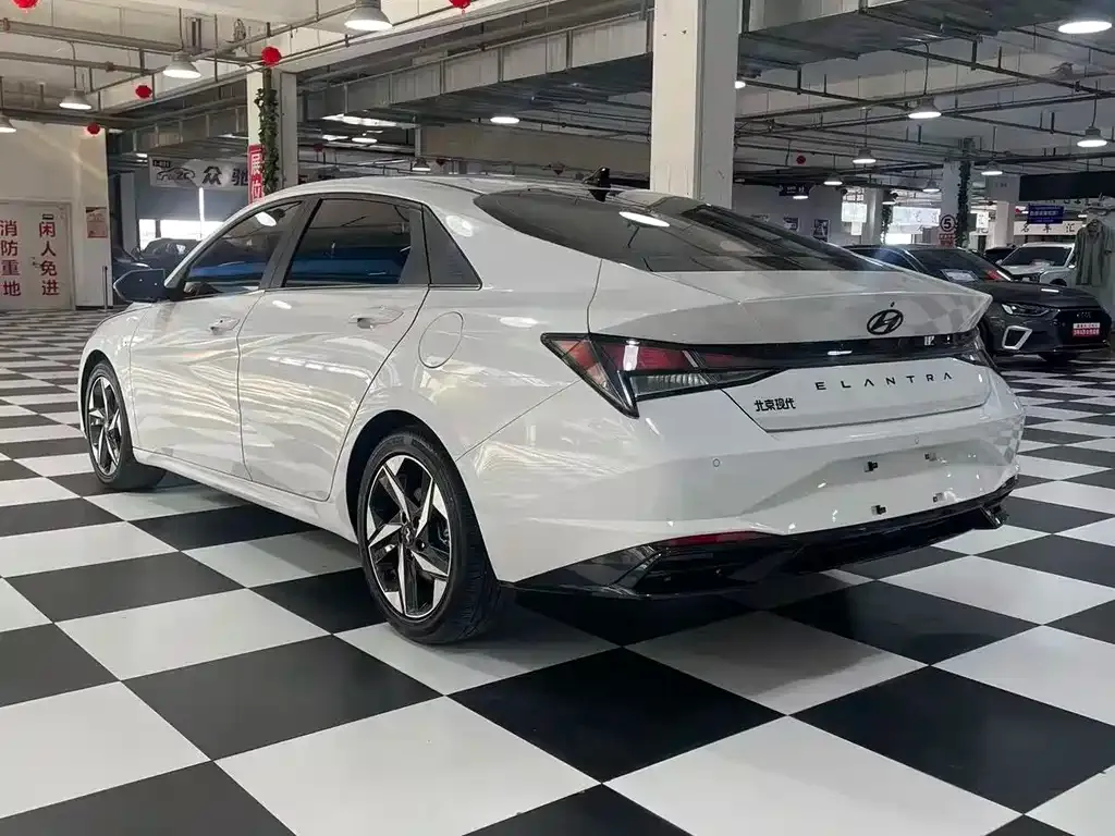 Hyundai Elantra — фото 8