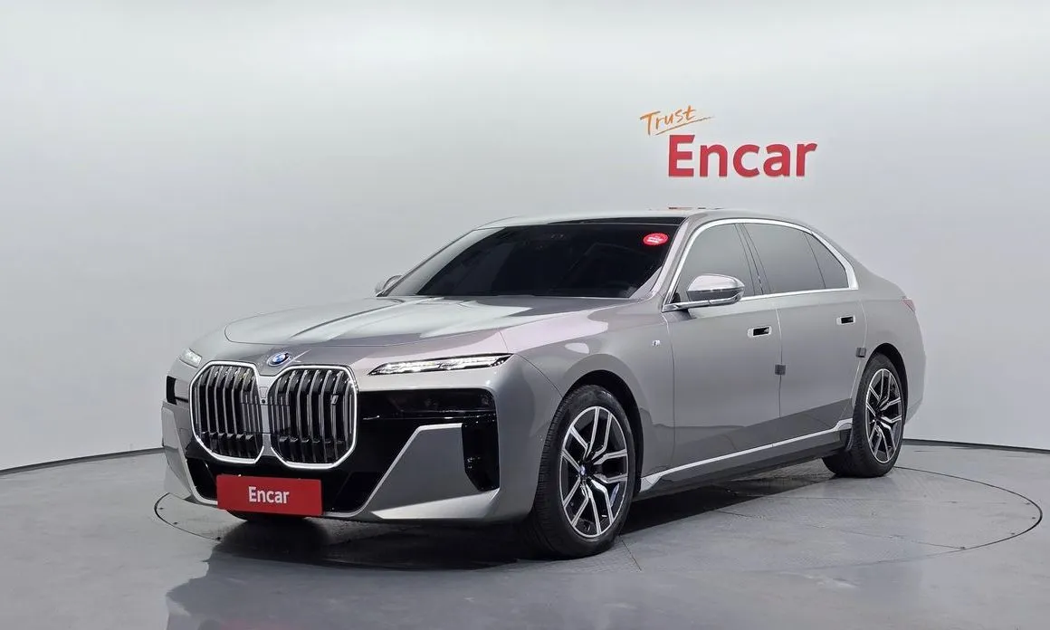 BMW i7