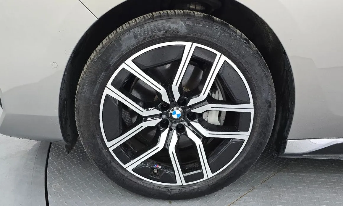 BMW i7 2023 из KR, фото 3