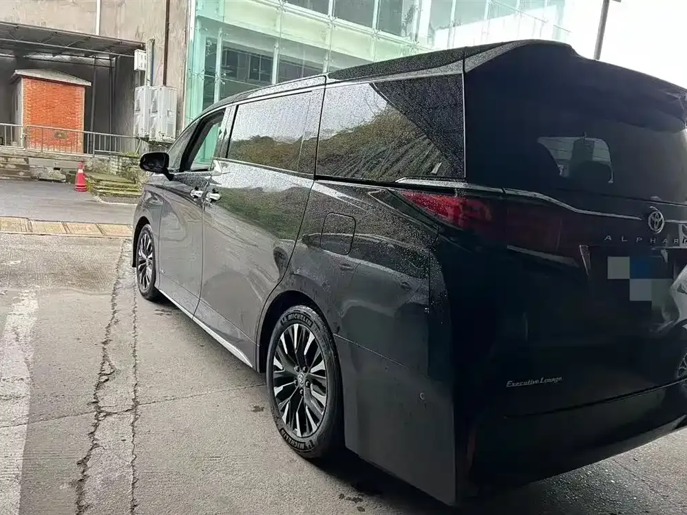 Toyota Alphard — фото 6