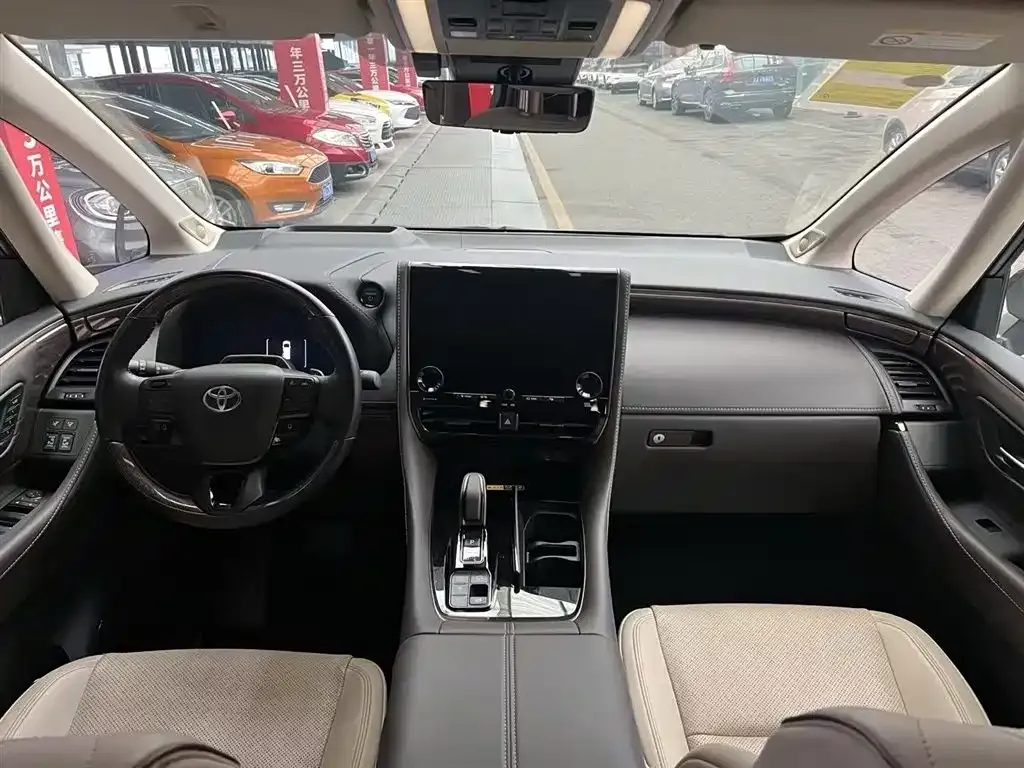 Toyota Alphard — фото 3