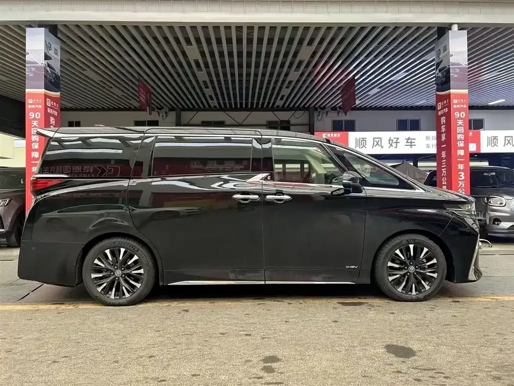 Toyota Alphard — фото 7