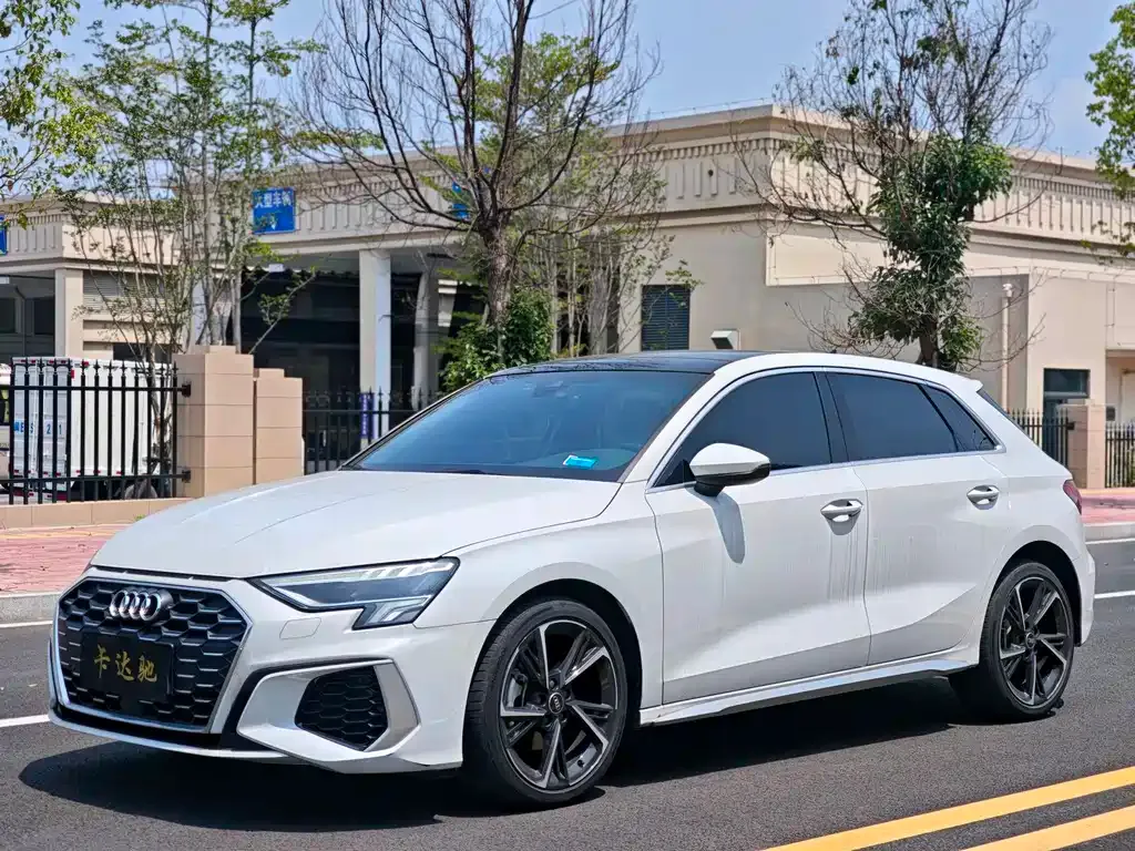 Audi A3 — фото 1
