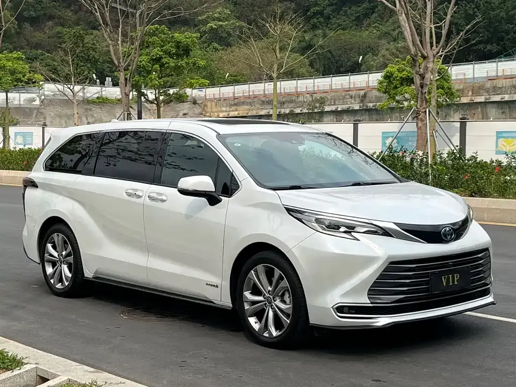 Toyota Sienna — фото 9