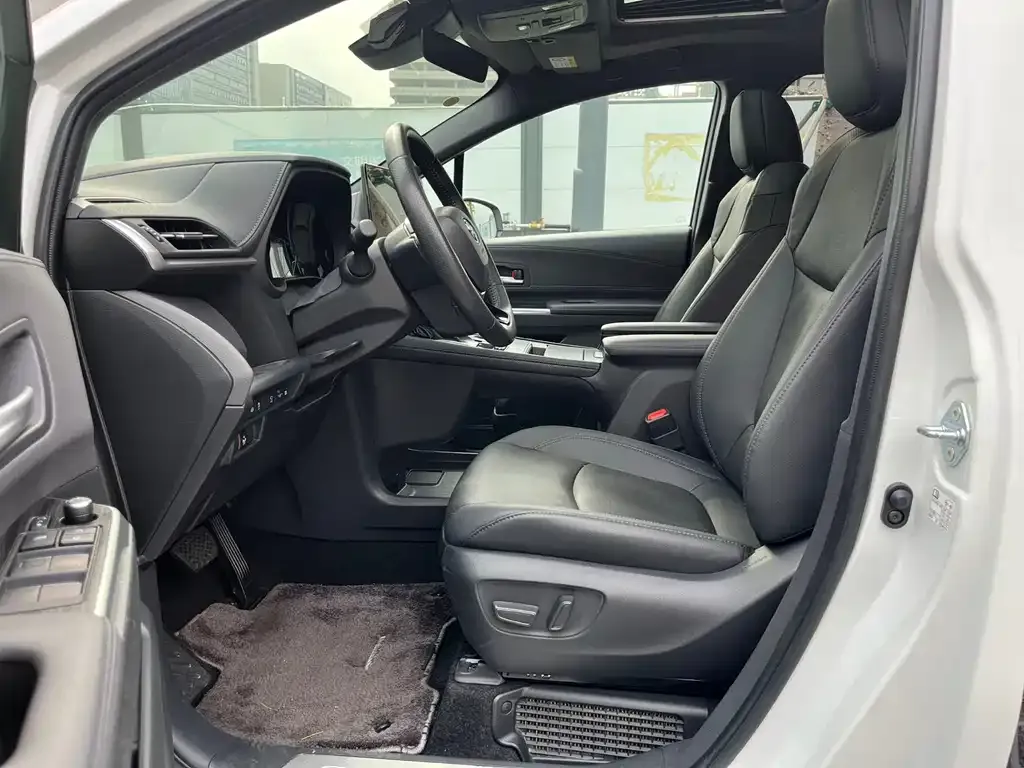 Toyota Sienna — фото 2
