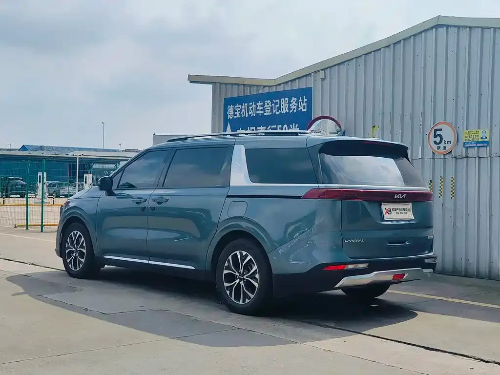 Kia Carnival 2023 из CN, фото 2
