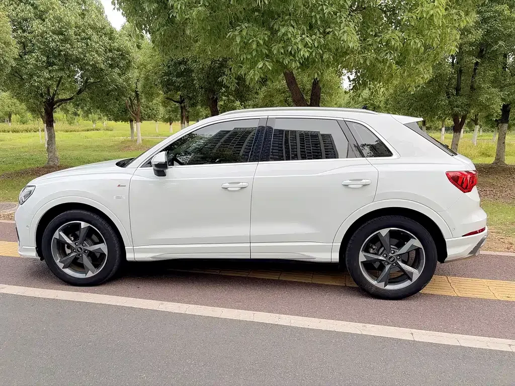 Audi Q3 — фото 10