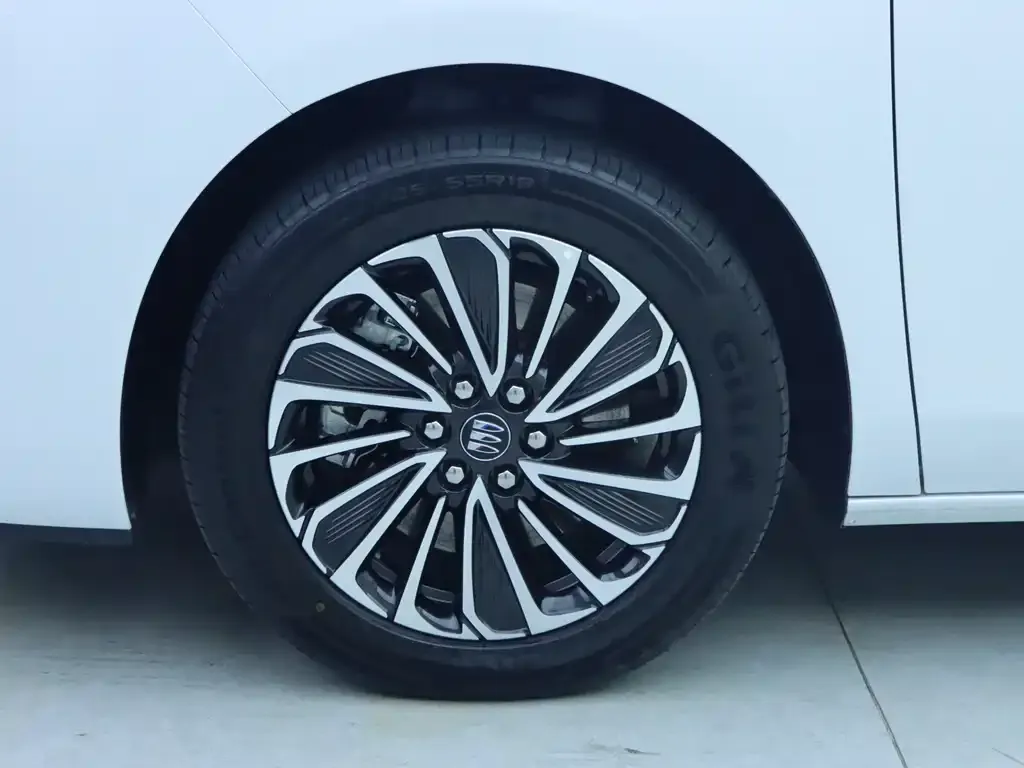 Buick GL8 Hybrid — фото 3
