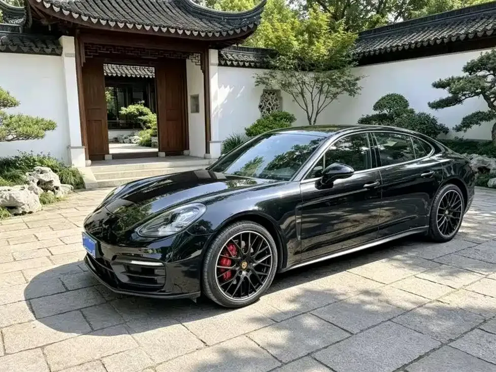Porsche Panamera — фото 1