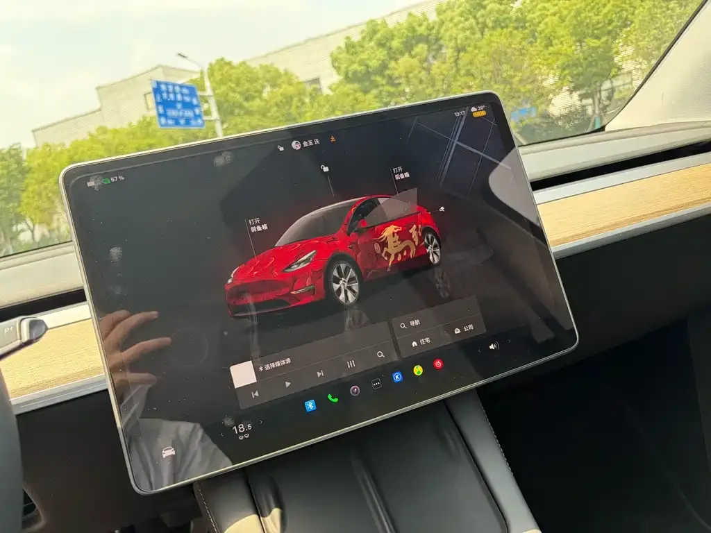 Tesla Model Y — фото 4