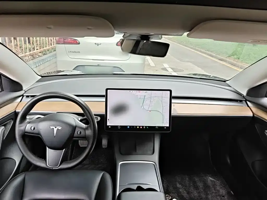 Tesla Model 3 — фото 6