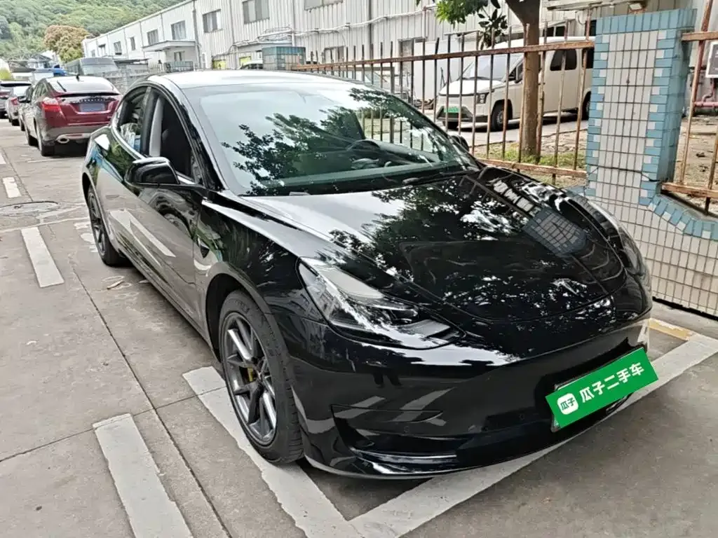 Tesla Model 3 — фото 8