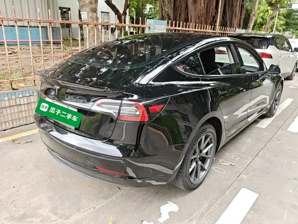 Tesla Model 3 — фото 10