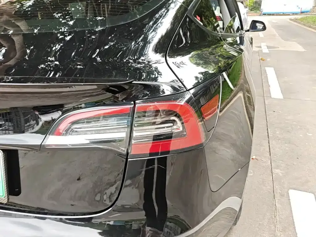 Tesla Model 3 — фото 3
